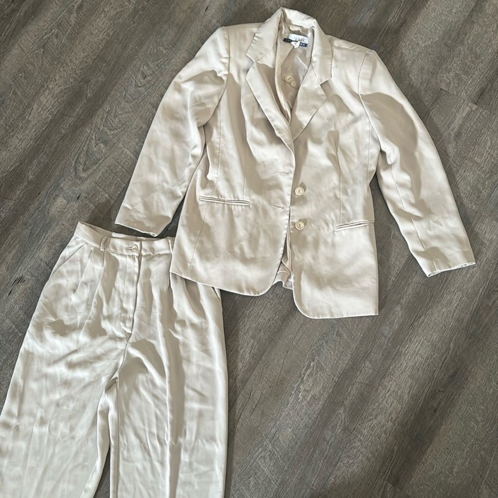JG HOOK BEIGE BLAZER AND PANTS SET Size 10